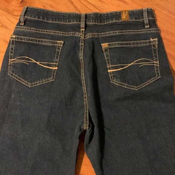Aura "from the women at Wrangler" Size 12 Regilar Rise jeans - Picture 3 of 11